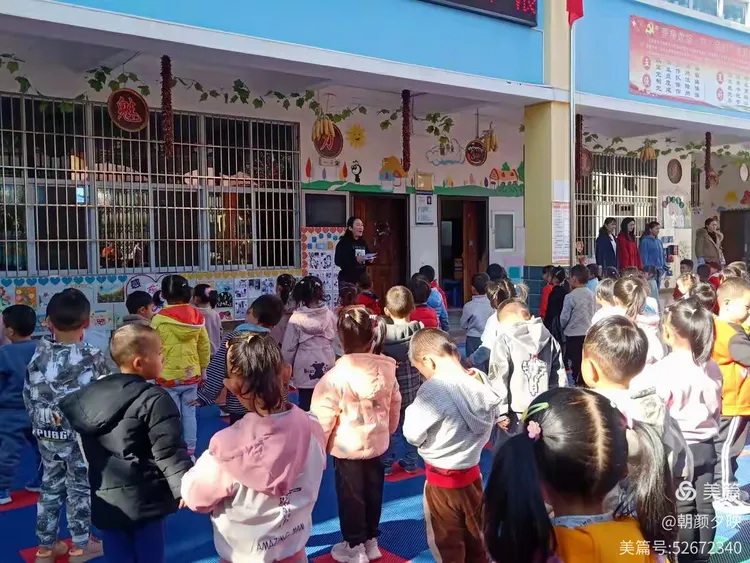 《感恩有您,伴我成长》双柏县机关幼儿园中班组感恩节主题活动